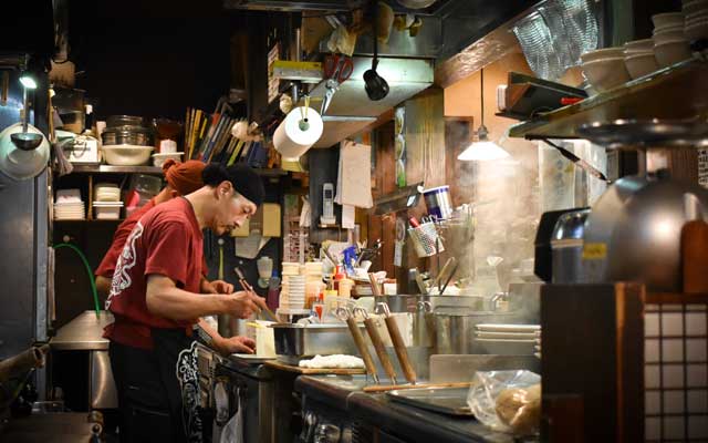 なぜ外国人の行列が絶えない?人気ラーメン店の理由を探る①