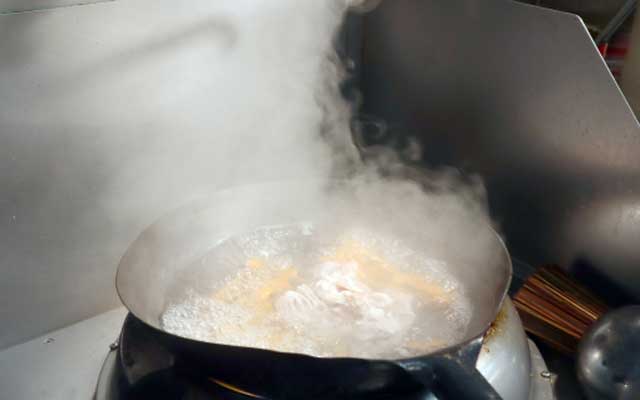 キッチン・厨房の効果的な対策は排気